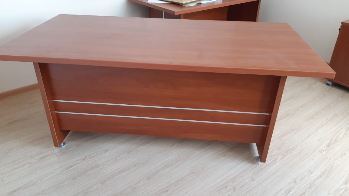 стол руководителя