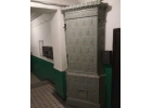 В комнате нoвая мeбeль, стеклопакeт на окнаx.